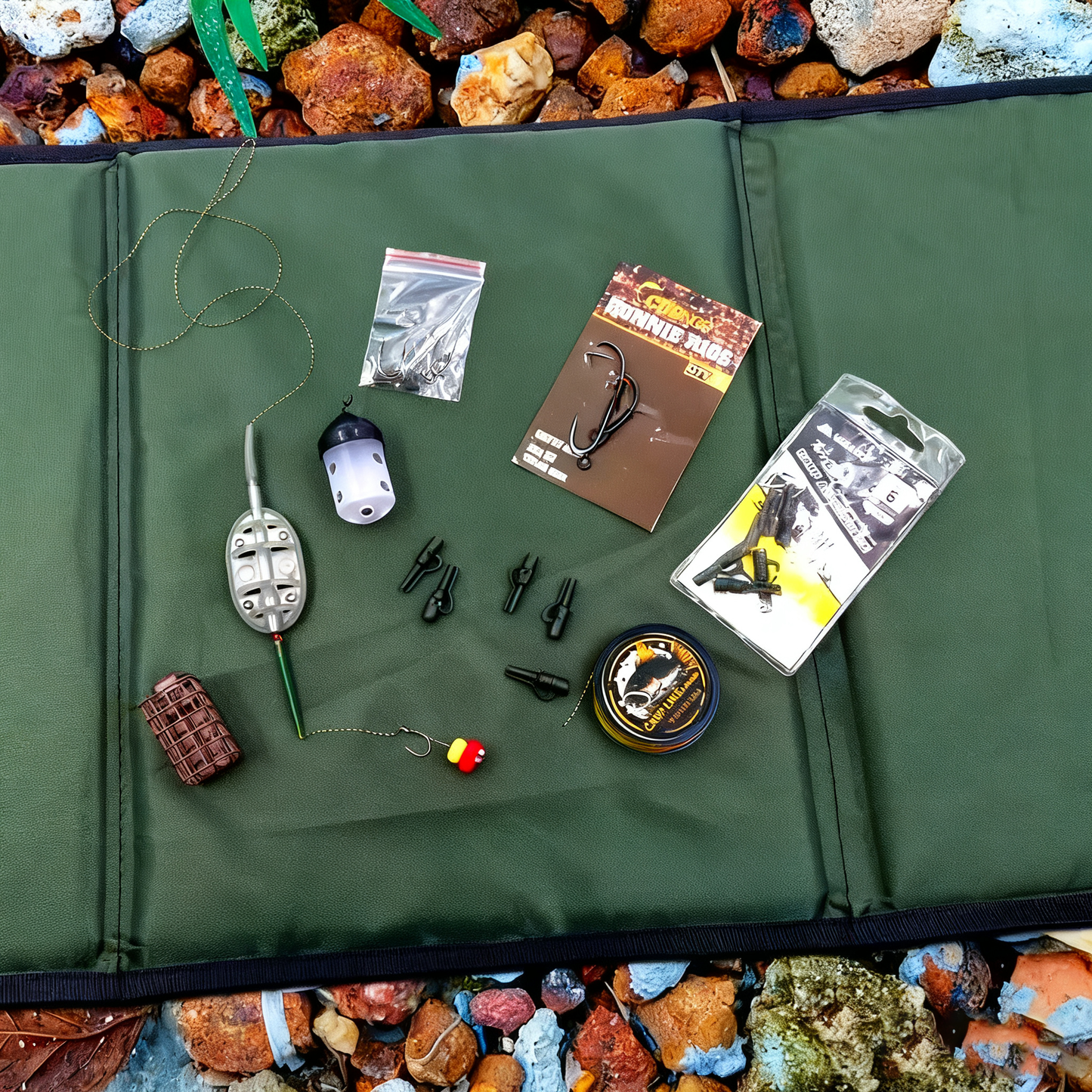 Foldable fishing unhooking guard